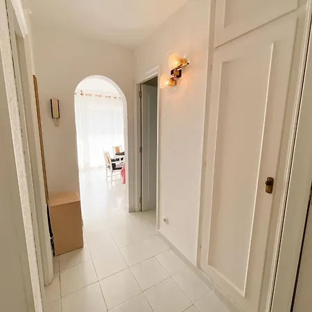 Apartment With Community Pool And Garden