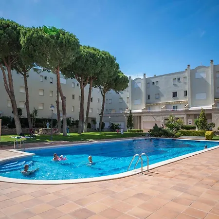 Apartment With Community Pool And Garden *